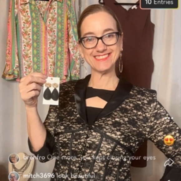 🤘The Motley Cruise 12/6 Holiday Edition "Whos And Grinches" - Picture 2 of 16